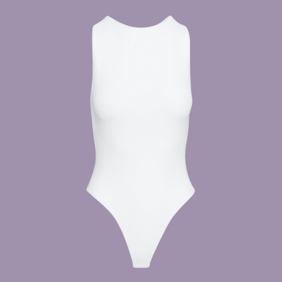 Aritzia Tops - Babaton Contour Lowell Bodysuit | Size: M | Colour: White